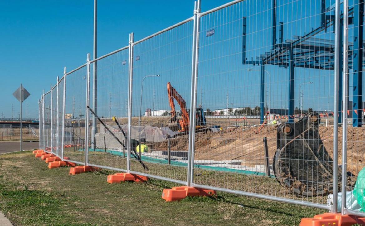 Temporary construction fencing panels